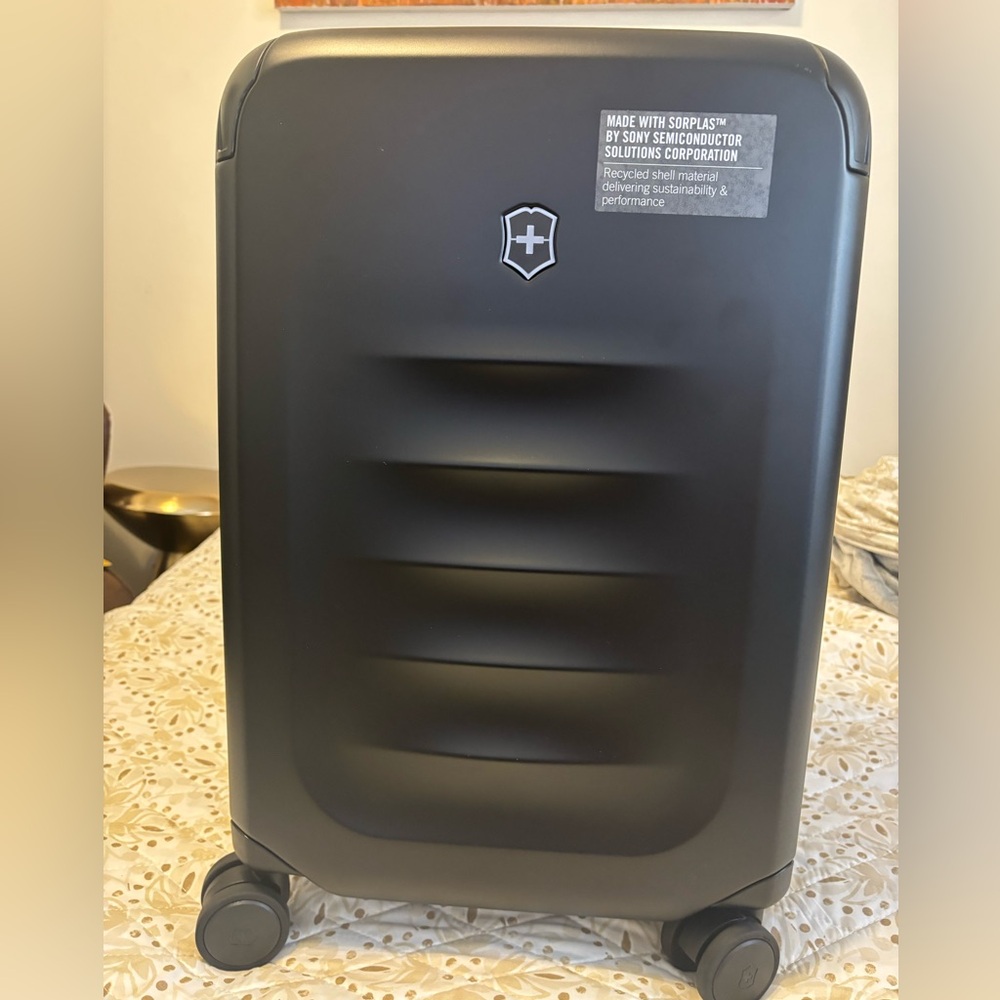 VICTORINOX  SPECTRA 3.0 FREQUENT FLYER CARRY-ON - NWT